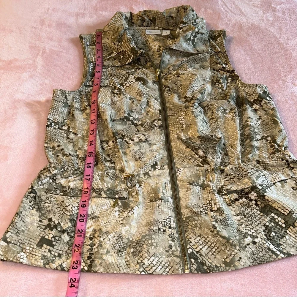 Chico’s Zenergy green gold snakeskin print zip up vest size 1 (M) pockets